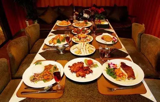 西安哪个饭店有40个人的桌子,西安餐厅桌子