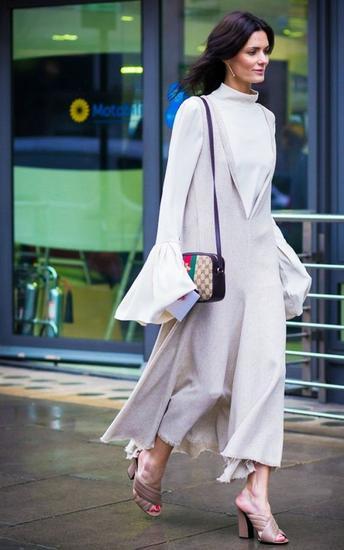 小白鞋out！这四双适合秋天的鞋快点准备起来！