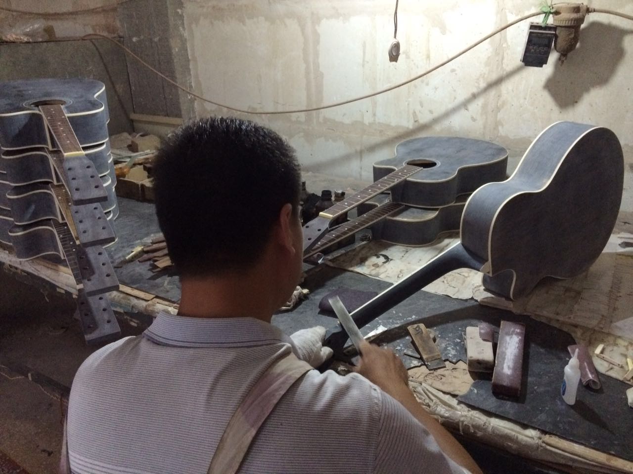 (多图)你很难猜到做一把普通木吉他居然要......