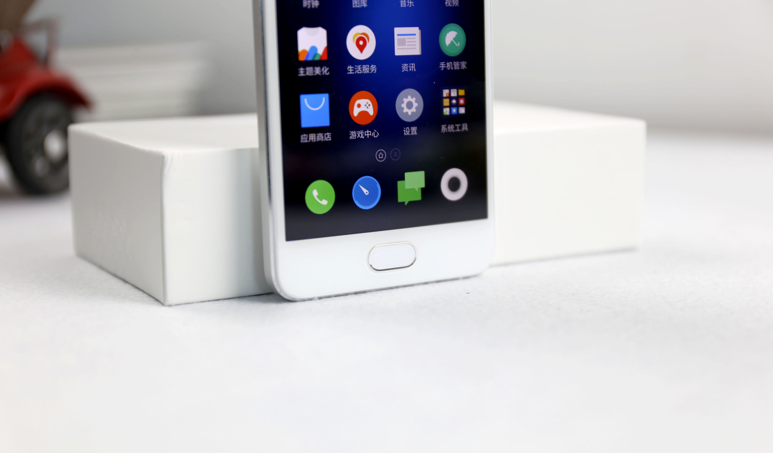 魅蓝U10高清图赏:5英寸双面玻璃,899元你怎么看?