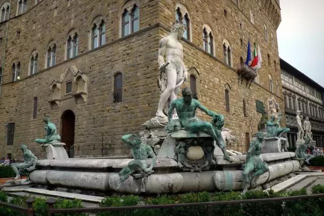 远方除了诗，还有人人人人人人