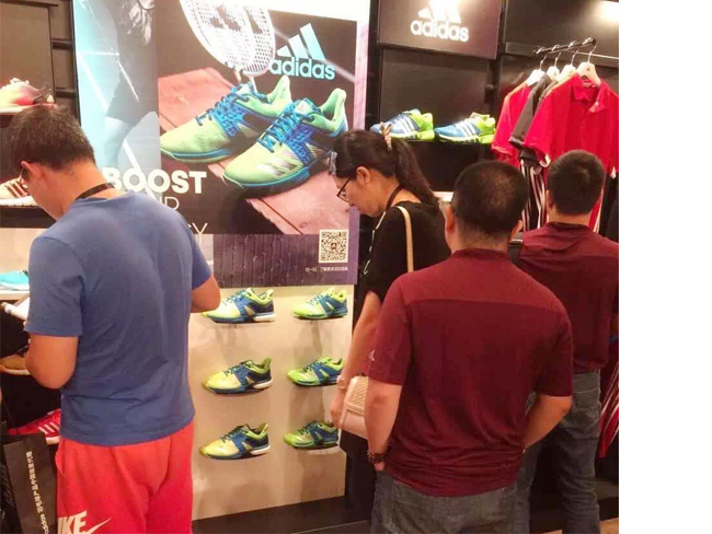 阿迪达斯最近状况,阿迪达斯2000元羽毛球拍