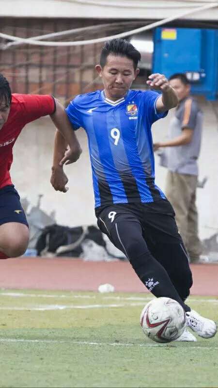 林毅上海足球,林毅挑战足球