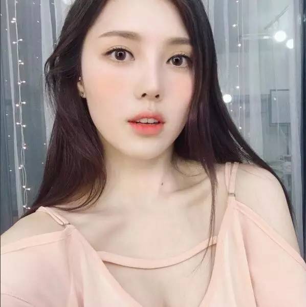 贝微微同款口红色号,真人贝微微