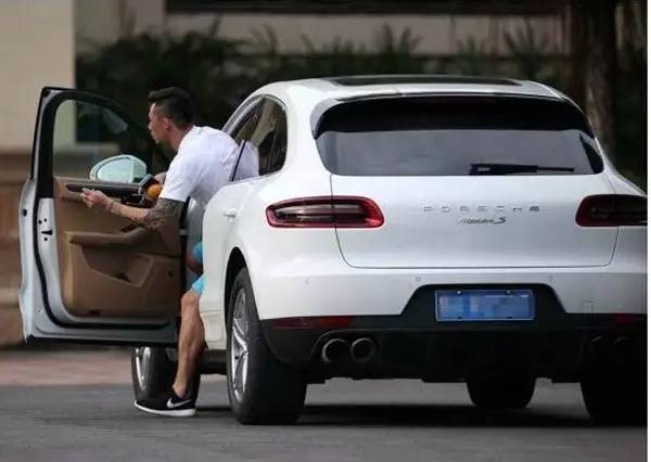 高洪波豪宅,高洪波座驾