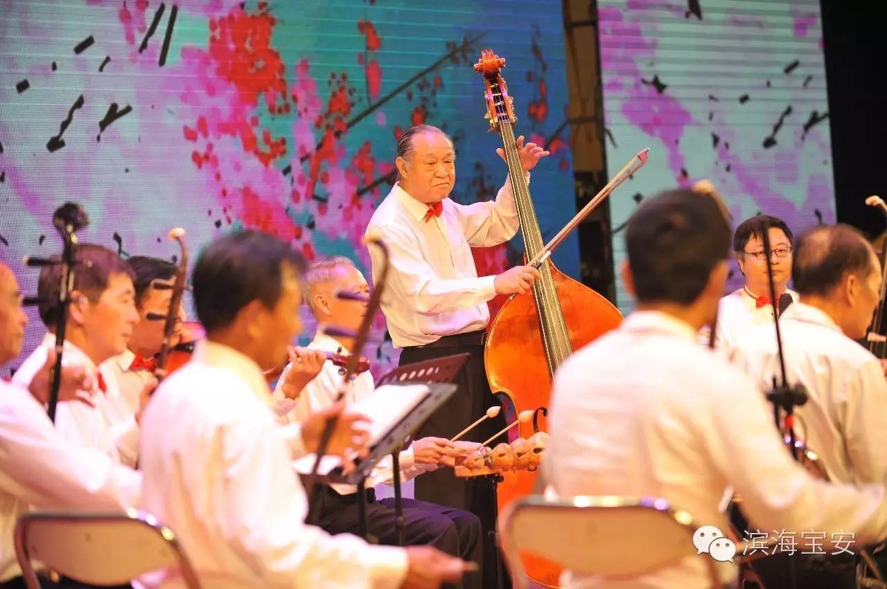 昨天，松岗人体验了一把公共文化服务带来的阳光雨露......