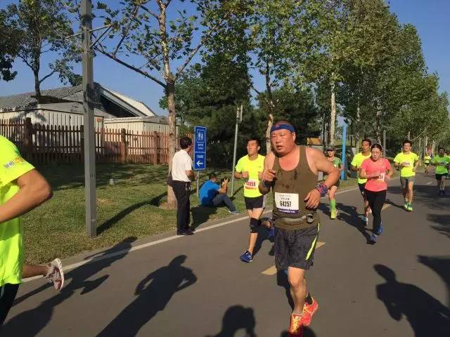 马拉松赛李宁视频,2015李宁10公里路跑联赛