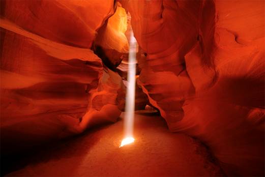 身价数十亿的他除了去无人区摄影，险些丧命，还用了6年时间和30多位石艺老匠人打造了一家不想挣钱的艺术馆