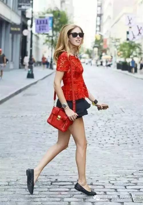 吃着月饼,吃着月饼赏着月亮会有好运吗