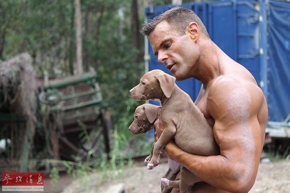 消防员和狗狗可爱瞬间,反差萌消防员