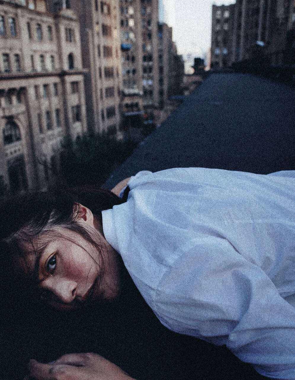 神思远丨少女有一些神性，不近人世肢体完美