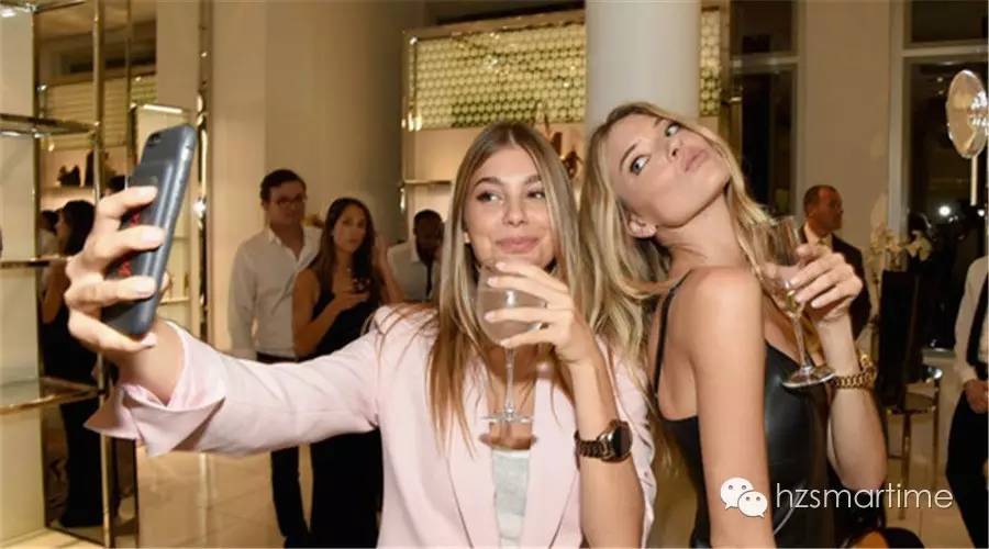 图赏丨MK推出Access智能腕表，依旧貌美如花