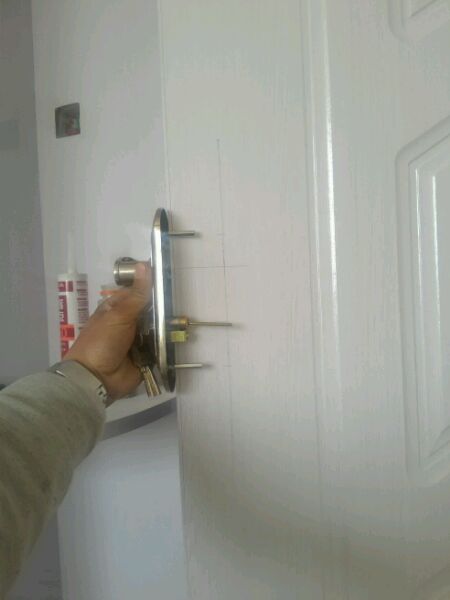 木门安锁开孔,木门安锁视频教程