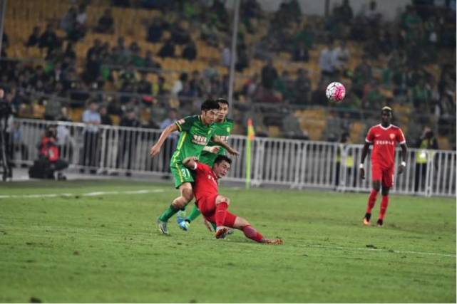 北京国安6比1大胜山东鲁能图片,国安4次0胜鲁能