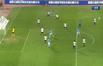 扳回一城穆谢奎,穆谢奎凌空斩爆杆破门