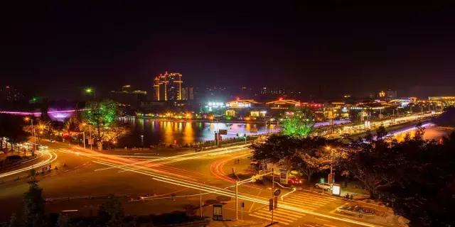 成都附近的旅游景点推荐四姑娘山,距成都五个多小时的地方