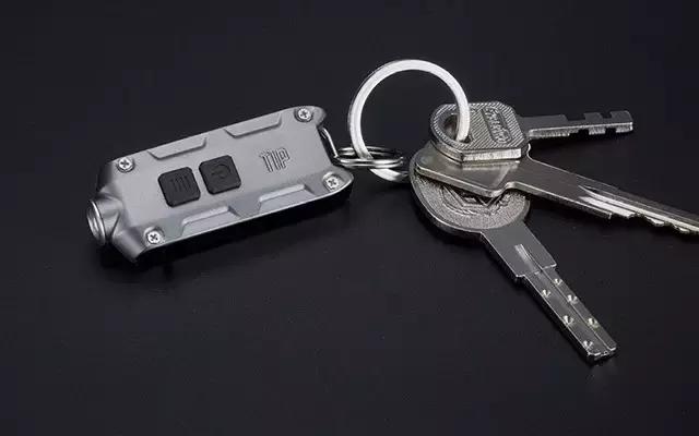 钥匙上挂防水小手电筒,可挂在钥匙扣上的强光灯