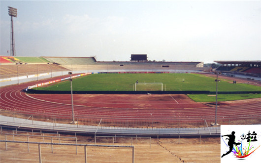 非洲足球场一览，看后很纳闷儿，人家怎么能出球星呢