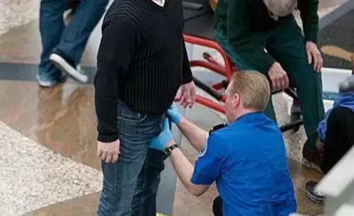 柯南飞机迫降,柯南坐飞机的一集