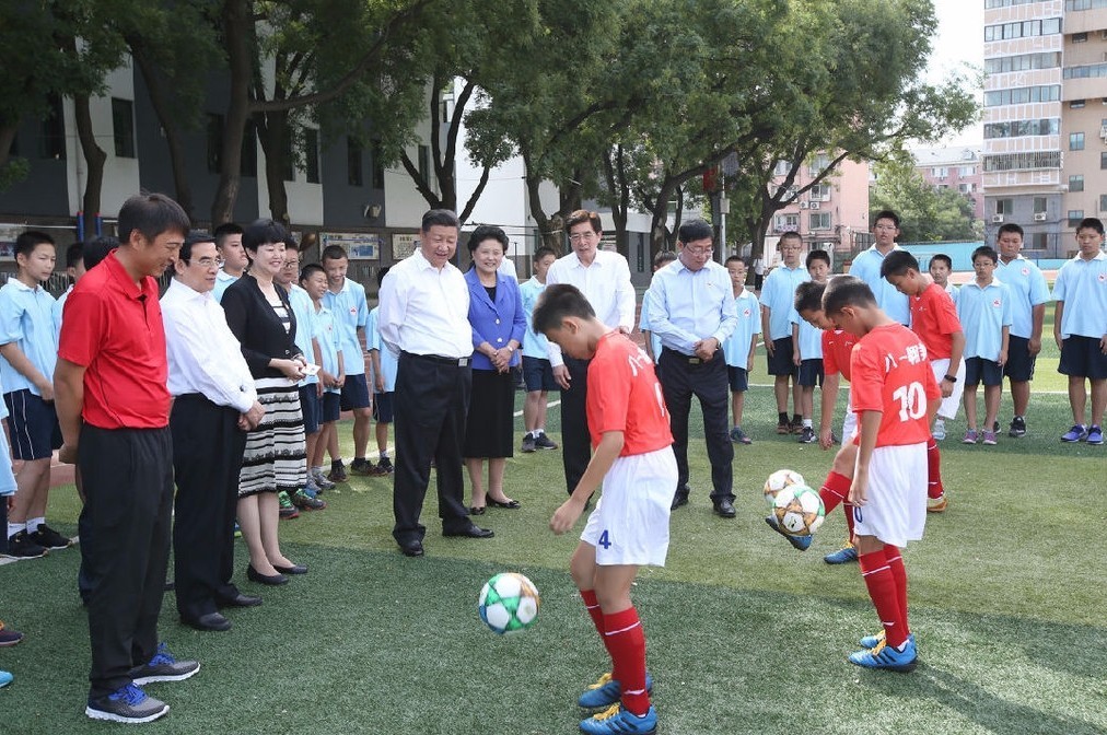 习*平近**回母校！到这里就没有*长首**了，都是学生