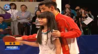 张继科香港表演赛撩妹,张继科爱撩妹