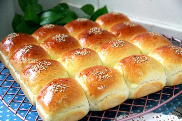 自己在家用烤箱做简单点的面包,初学者用烤箱做小面包