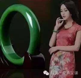 跟风买手串不如戴个手镯，既显气质又百搭！关键寓意好！