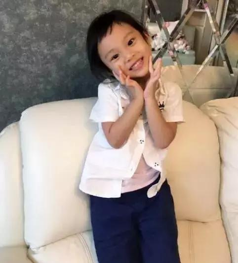 董璇和女儿的最新照片,董璇和女儿全照