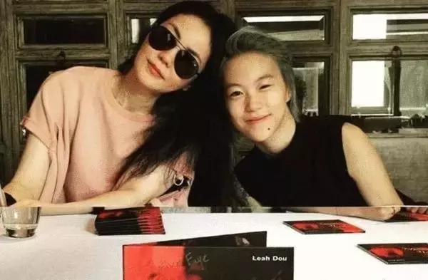 为什么王菲这么受欢迎,为啥王菲的歌特别难唱