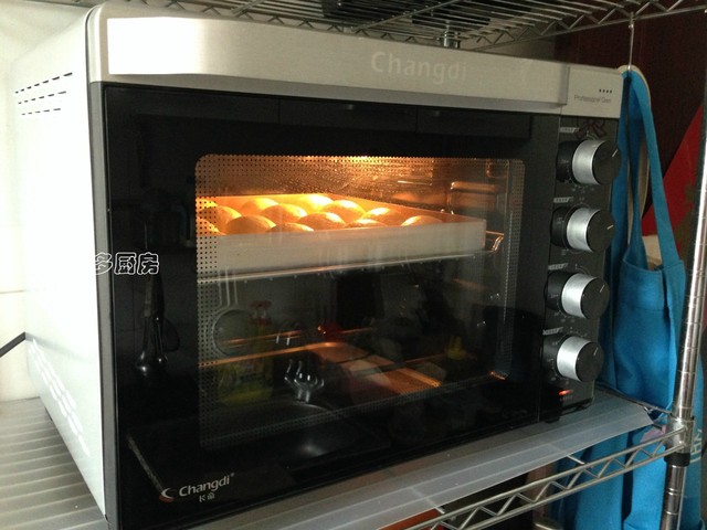 自己在家用烤箱做简单点的面包,初学者用烤箱做小面包