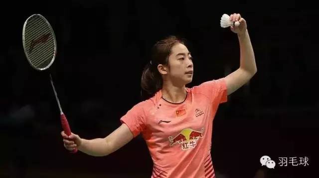 正手高远球发球只高不远,正手发高远球打不中什么原因