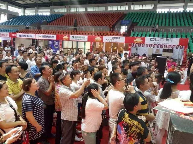 昨天临平两大地标建筑被挤爆了！今天还要继续！