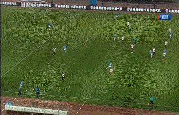 扳回一城穆谢奎,穆谢奎凌空斩爆杆破门