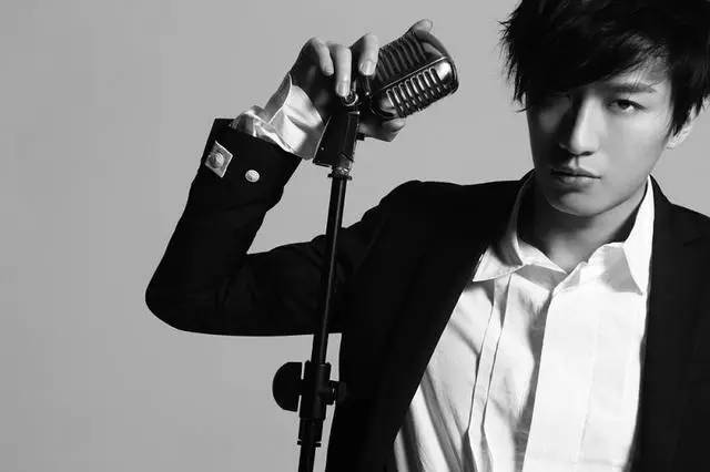 不需要知道你离世的理由，只愿你在天堂能重展笑容！