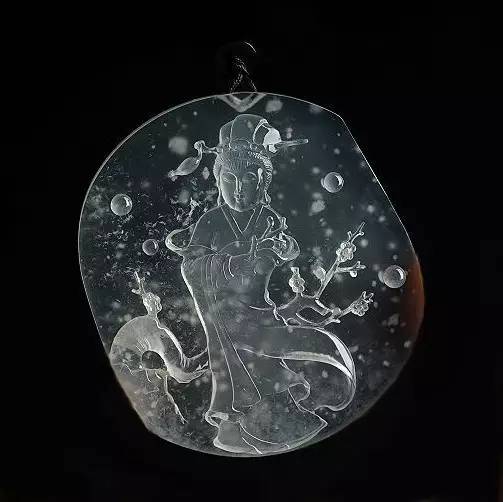 新手买翡翠手镯容易踩的坑,在哪个渠道买翡翠最合理