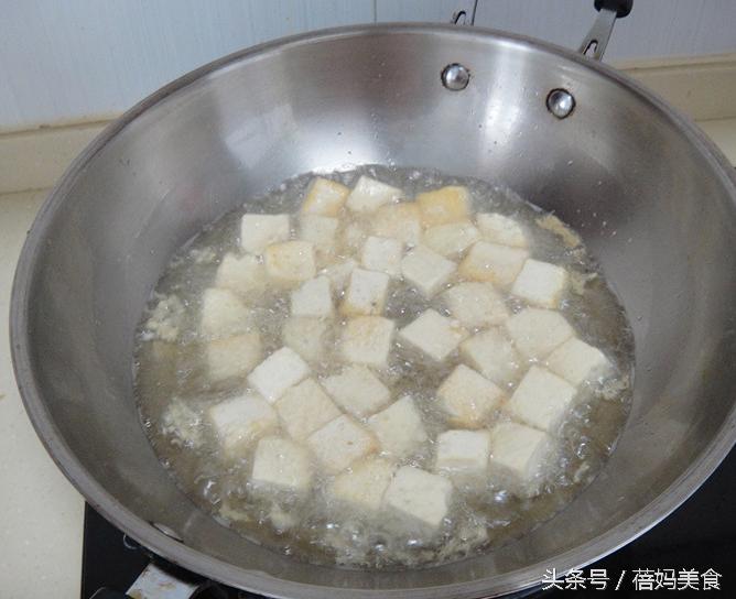 农村制作臭豆腐长出蛆虫了,臭豆腐为什么会长蛆虫