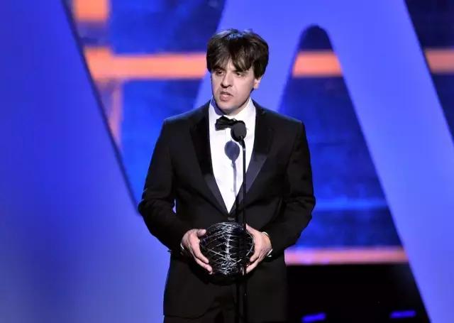 华裔光纤之父简介,华裔科学家被誉为光纤之父