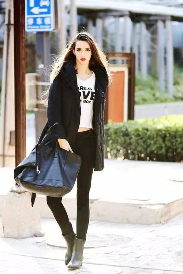 卫衣穿搭扎眼,卫衣穿在里面怎么搭配