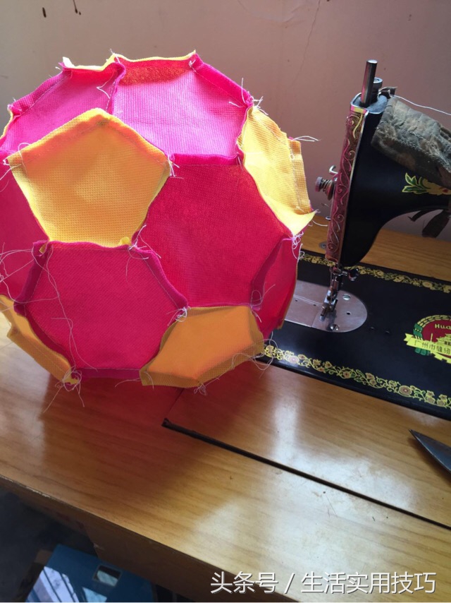 旧物改造制作足球,废物利用自制环保袋