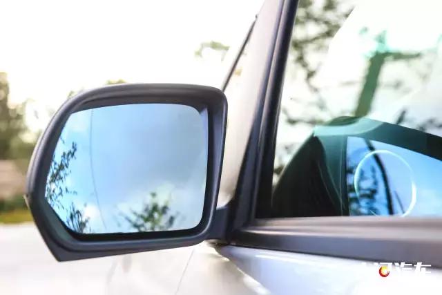 奔驰威霆丐版7座商务车试驾,奔驰威霆v260l试驾