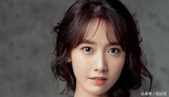 面试妆容简单干练,适合面试的职业妆容打扮和发型