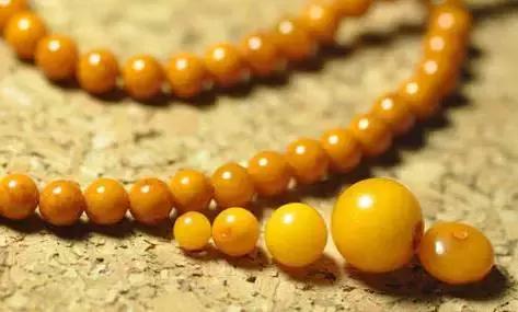 造假蜜蜡的骗局看完一秒揭穿,蜜蜡造假到底有多可怕