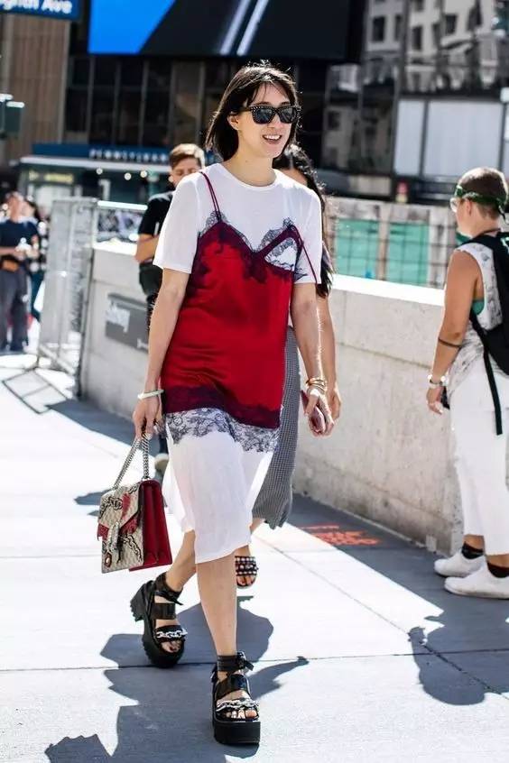 秋季不换装?夏季单品叠穿的秘密法则