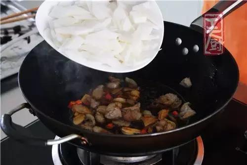 小米辣炒山药的家常做法,家常大碗山药做法