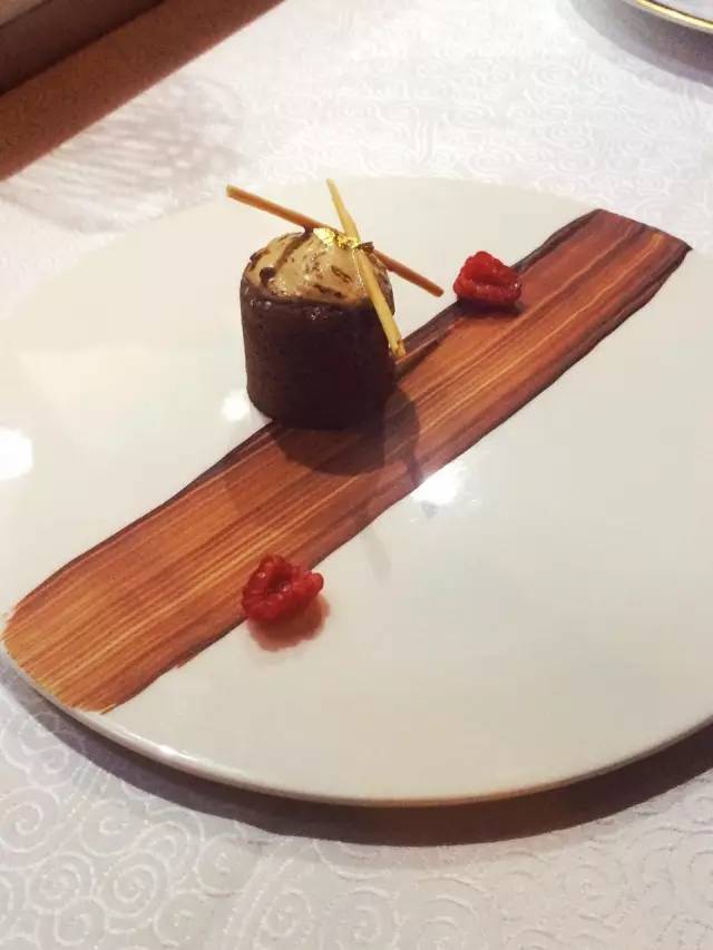 No.8吃巧克力的时候，整个人都要融化了