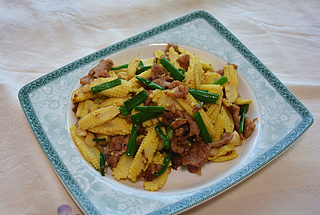 牛肝菌玉米笋炒肉,玉米笋炒肉的做法
