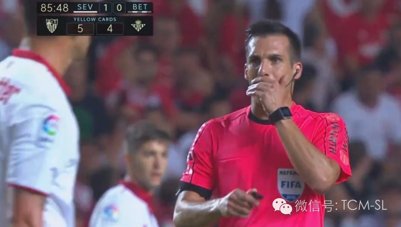 主裁判怎么和球员沟通,球员冲突裁判为什么不会阻止