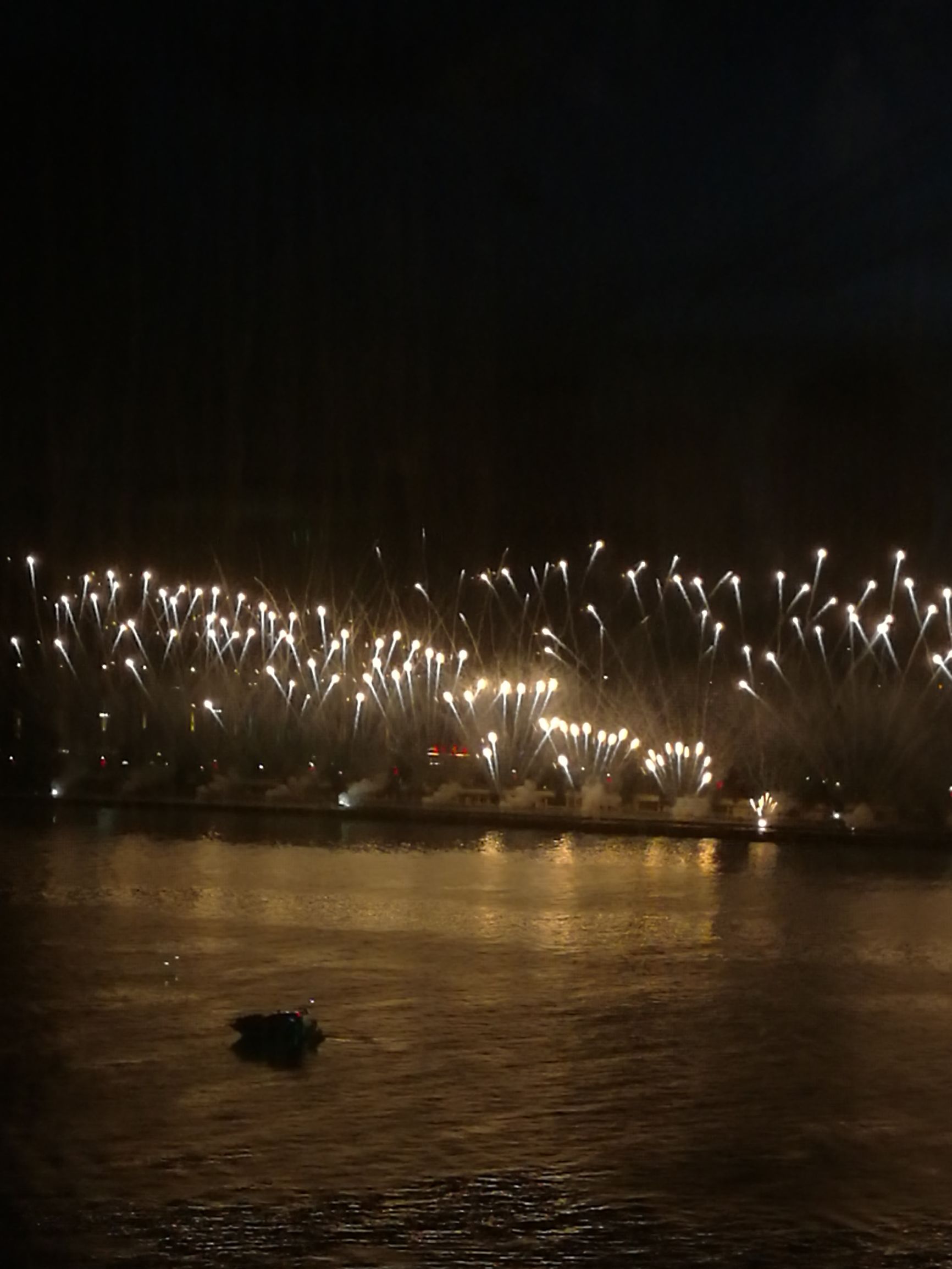 繁华易逝烟花易冷,繁华易散烟花冷