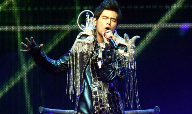 兰花指张杰张学友,每个歌手的招牌动作