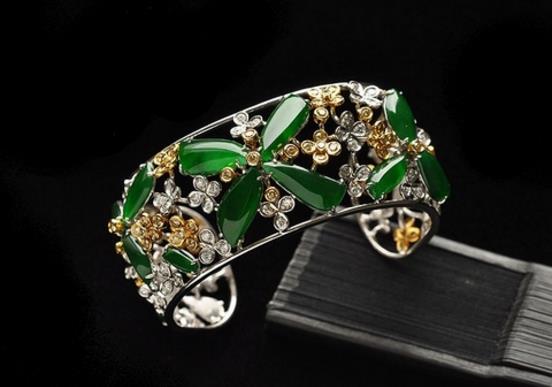 金镶玉的金子掉色是怎么回事,金镶玉戴久了掉色怎么恢复